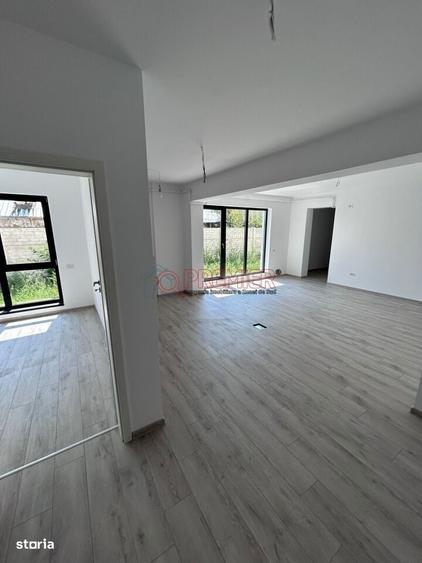 Apartament cu 2 camere în Apărătorii Patriei