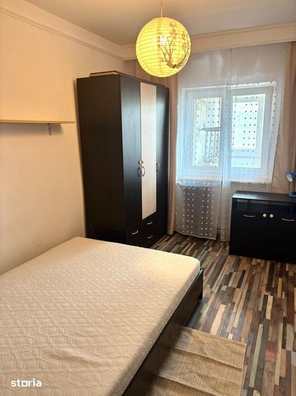 Apartament cu 3 camere decomandat în Podu Roș