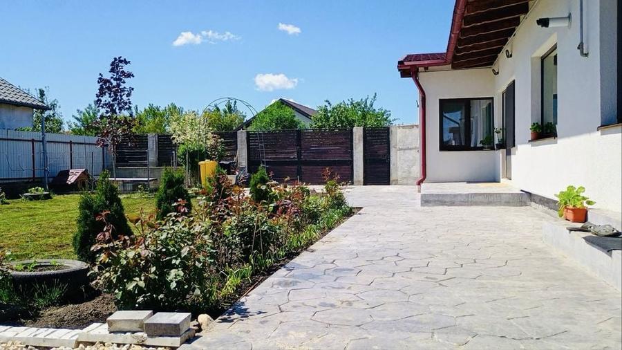Casă cu 2 camere în Podu Oltului