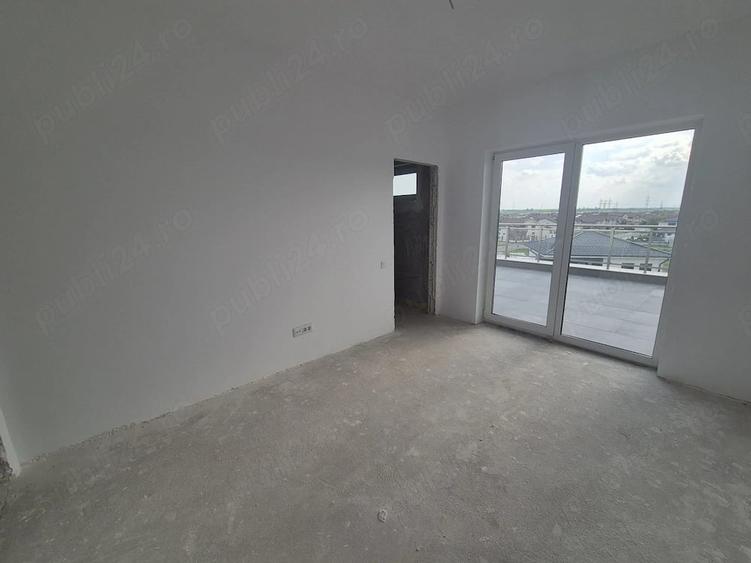 Apartament cu 4 camere semidecomandat în Micălaca