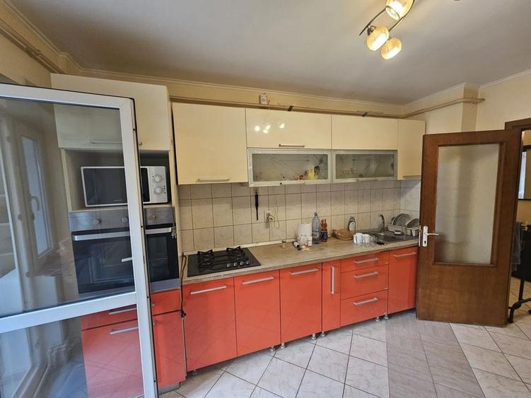 Inchiriez apartament buzaului etaj 1 - 1