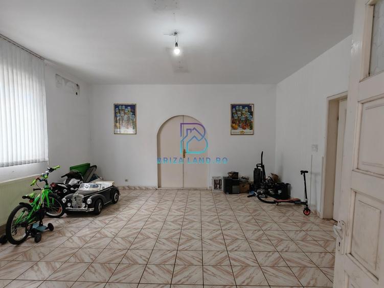 Casă individuală cu 13 camere cu Canalizare în Bucureștii Noi