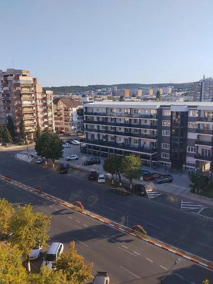 Apartament cu 2 camere decomandat în 22 Decembrie