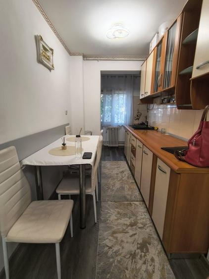 Apartament cu 2 camere semidecomandat, mobilat în Casa de Cultură