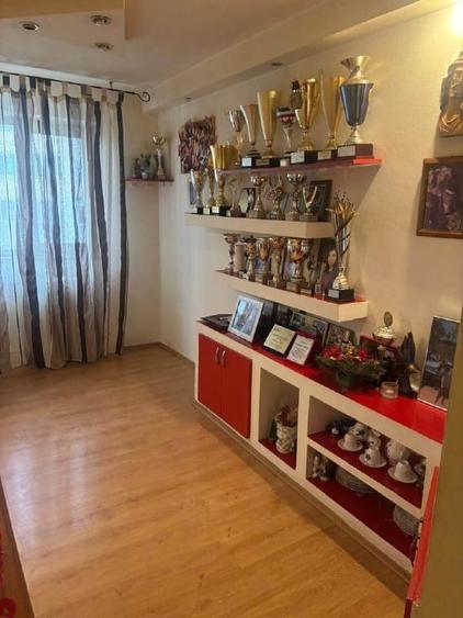 Apartament cu 4 camere decomandat, mobilat în Tomis Nord