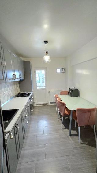 Apartament cu 3 camere decomandat în Trivale