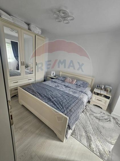 Apartament cu 3 camere semidecomandat în Central