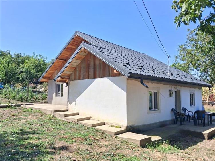 Casă individuală cu 3 camere cu Teren 582 Mp în Aeroport