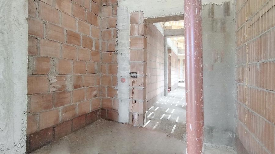 Casă individuală cu 4 camere cu Canalizare în Cristian