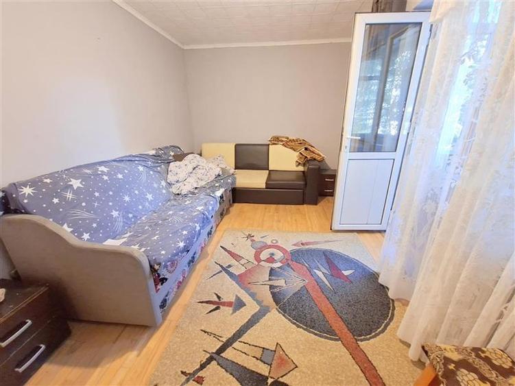 Apartament cu 3 camere decomandat în Narcisa