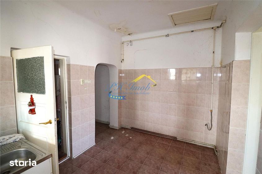 Apartament cu 3 camere în Podul Vadului