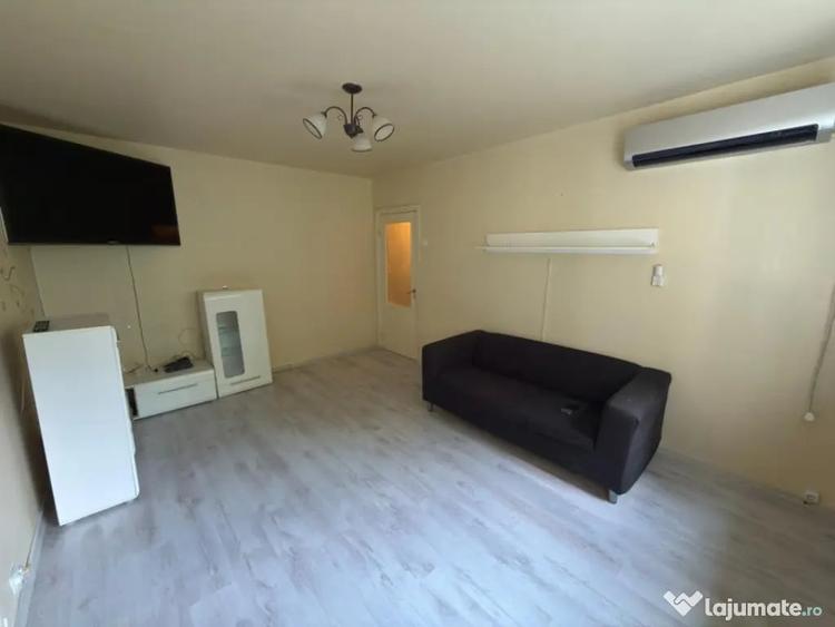 Apartament cu 2 camere semidecomandat în Malu Roșu