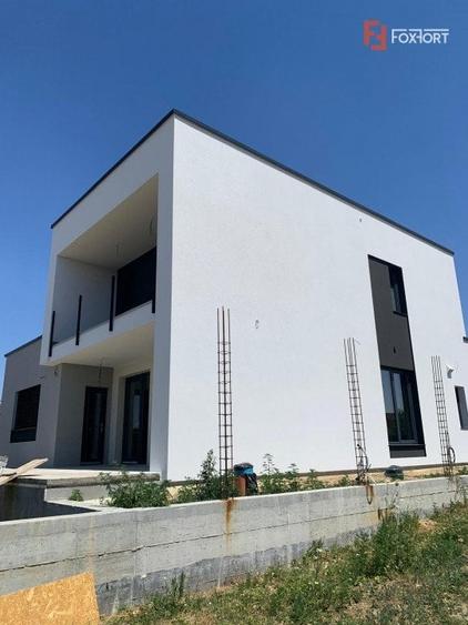Casă individuală cu 6 camere cu Canalizare în Dumbrăvița