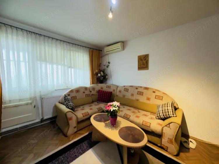 Apartament cu 3 camere semidecomandat în Girocului