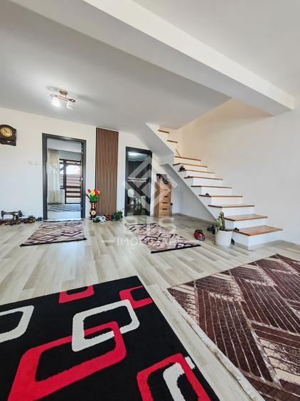 Duplex cu 4 camere cu Canalizare în Sud-Est