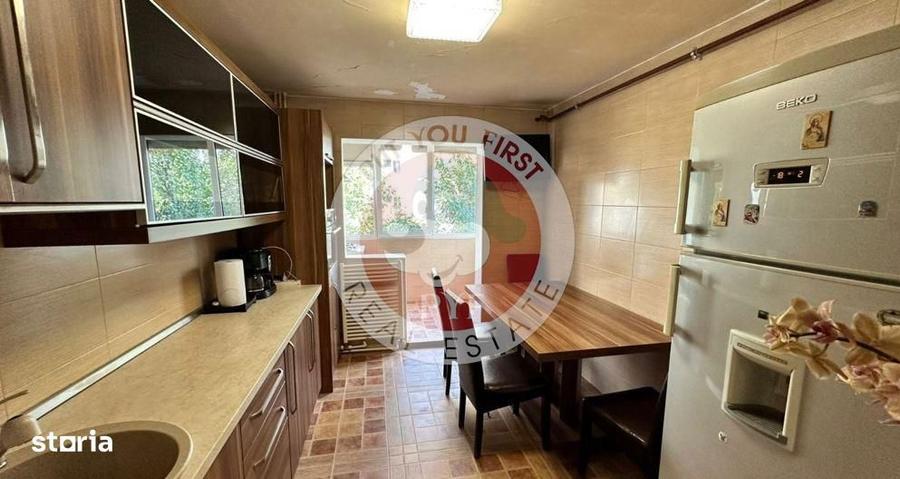 Apartament cu 4 camere semidecomandat în Rahova