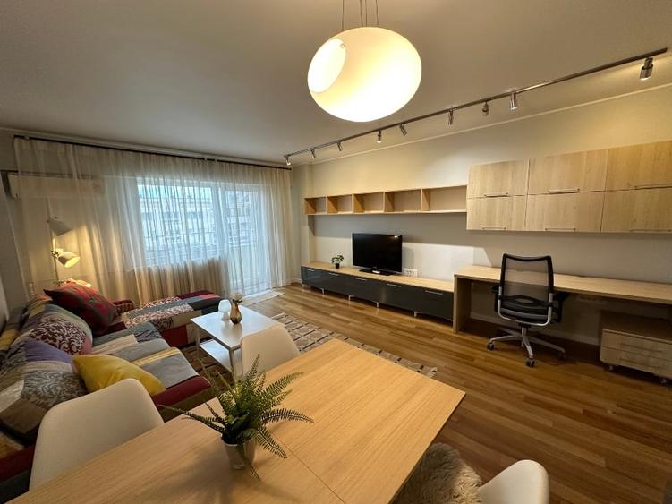 Apartament cu 3 camere decomandat, mobilat în Unirii