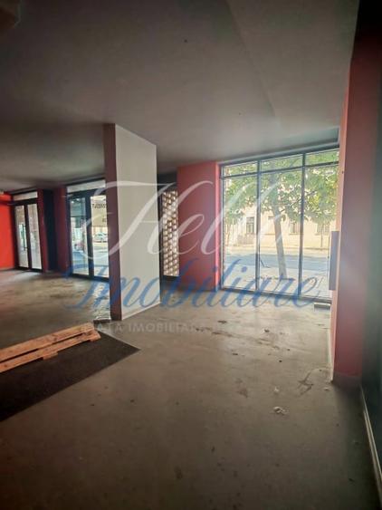 Spațiu comercial, de 436.64999389648 mp, în Central