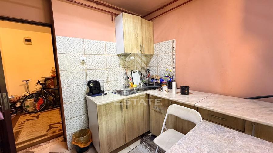 Apartament cu 3 camere decomandat în Baba-Dochia