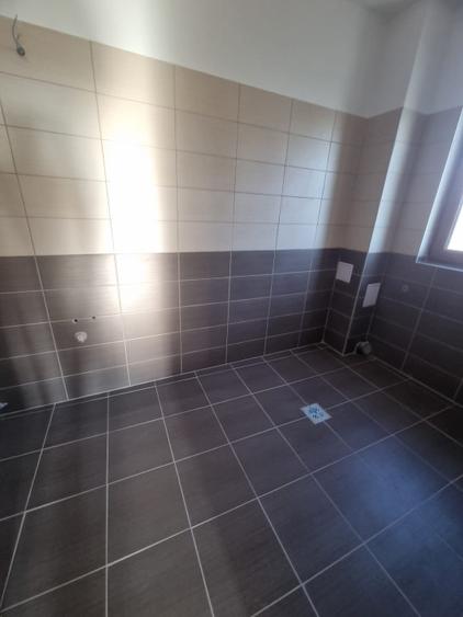 Casă individuală cu 6 camere cu Canalizare în Iris