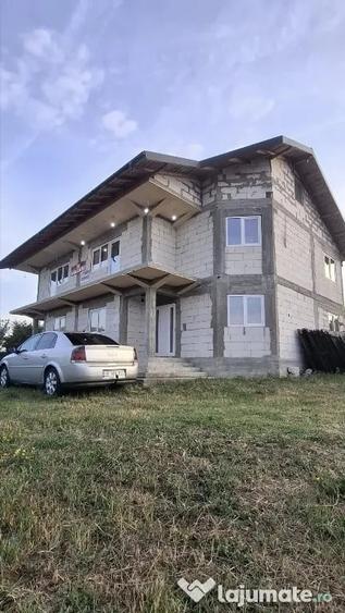 Casă cu 7 camere în Exterior Vest