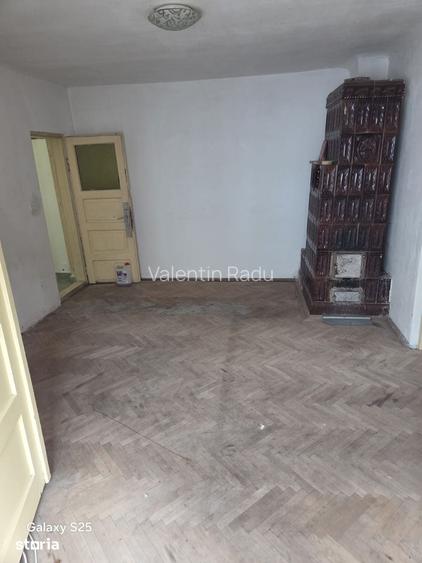 Casa cu 4 camere, teren 236 mp, acces asfaltat