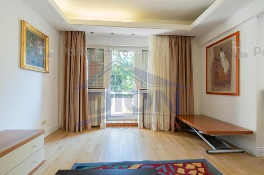 Apartament cu 3 camere semidecomandat în Unirii