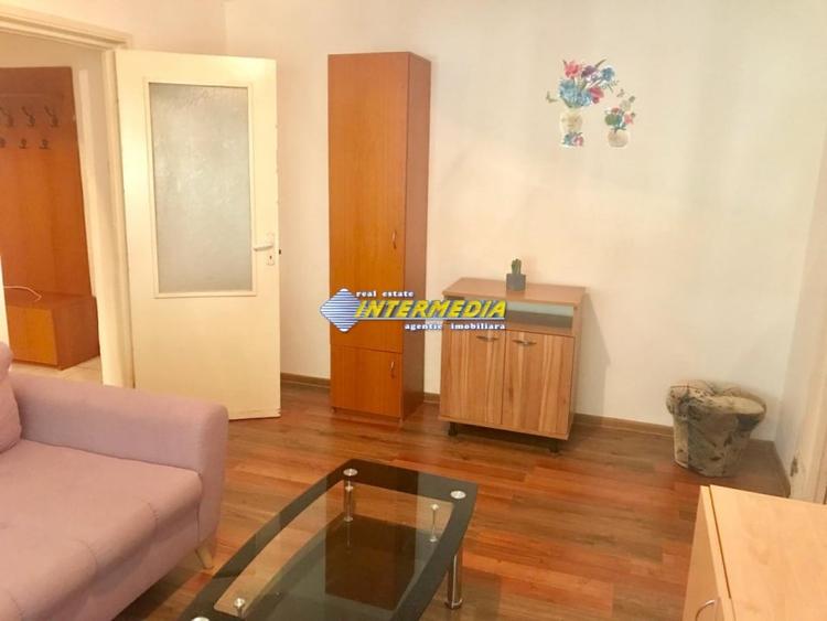 Apartament cu 2 camere semidecomandat, mobilat în Cetate