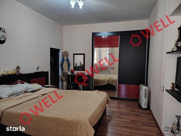 Casă cu 8 camere cu Teren 1130 Mp în Moacșa