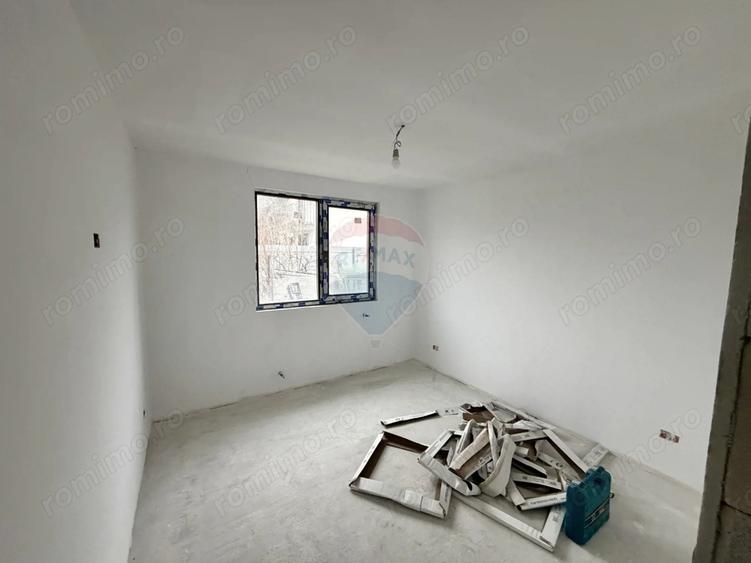 Casă cu 4 camere cu Teren 418 Mp în Golești