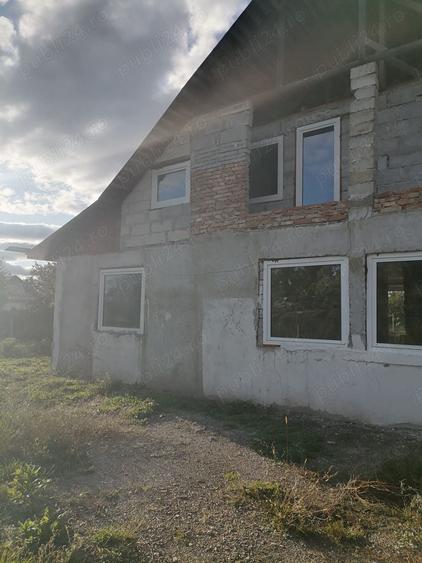 Casă cu 2 camere cu Teren 1440 Mp în Central
