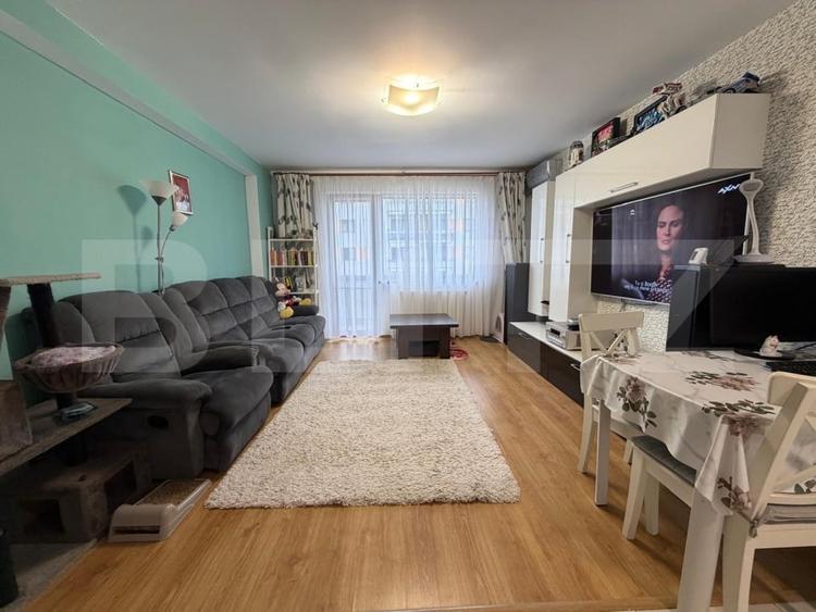 Apartament cu 3 camere decomandat, mobilat în Tractorul