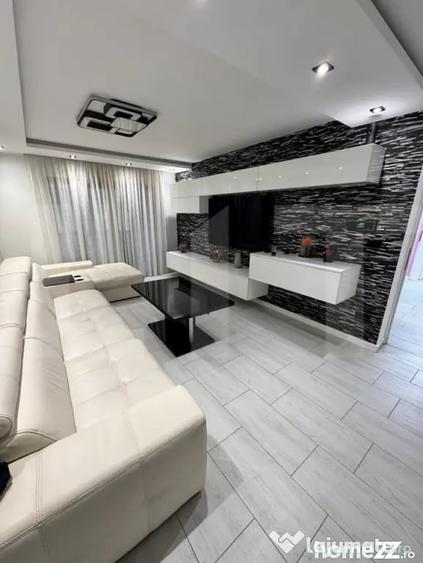 Apartament cu 4 camere decomandat în Sud