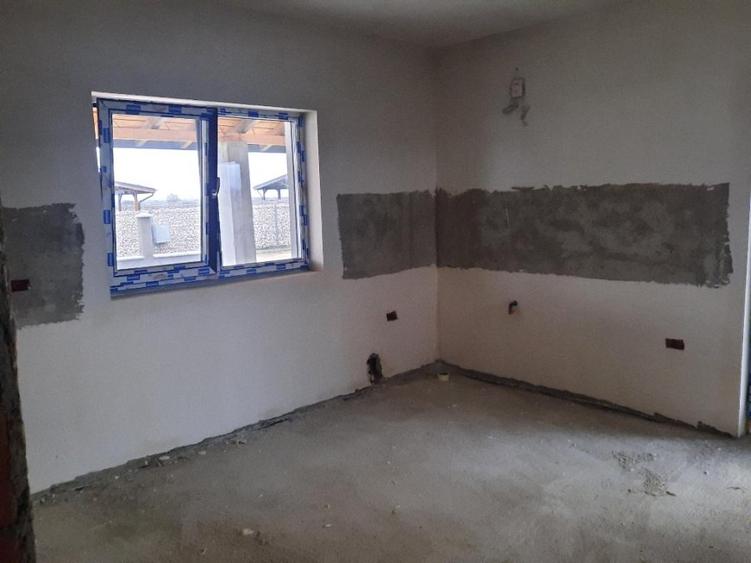 Casă individuală cu 5 camere cu Teren 550 Mp în Tărtășești
