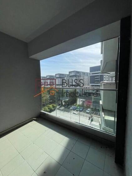 Apartament cu 3 camere semidecomandat în Aviației