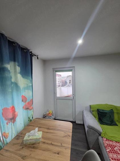 Apartament cu 3 camere decomandat în Ostroveni