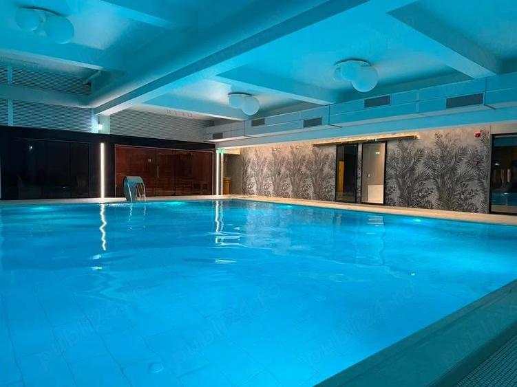 Apartament cu 3 camere semidecomandat, mobilat în Sud