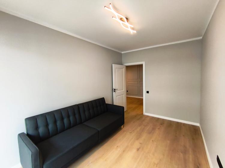 Apartament cu 3 camere semidecomandat în Florești