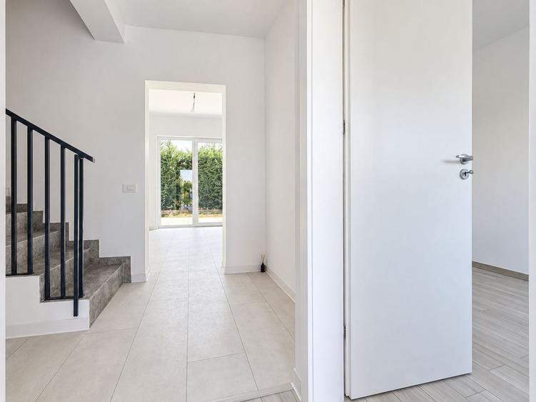 Duplex cu 5 camere cu Canalizare în Aradului