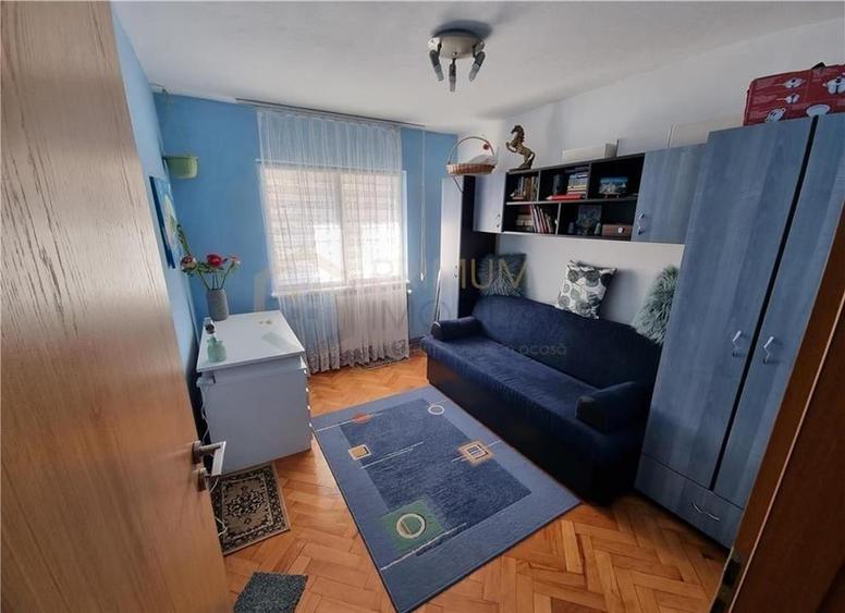 Apartament cu 3 camere decomandat, mobilat în Aeroport