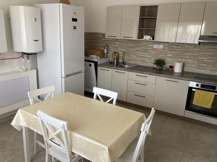 Casă cu 3 camere cu Teren 650 Mp în Șimnicu de Sus