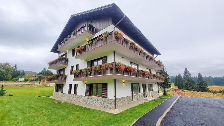 Apartament cu 2 camere semidecomandat, mobilat în Drumul Poienii