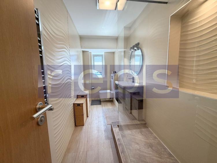 Apartament cu 4 camere decomandat, mobilat în P-ța Victoriei