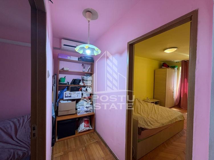 Apartament cu 3 camere semidecomandat în Dacia