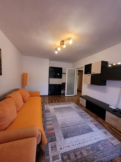 Navodari - str. Randunelelor - 2 camere decomandate -parcare privata  -420 E neg - 29