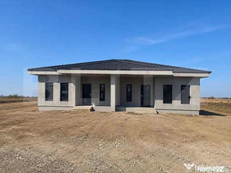 Casă cu 3 camere cu Teren 300 Mp în Ghiroda