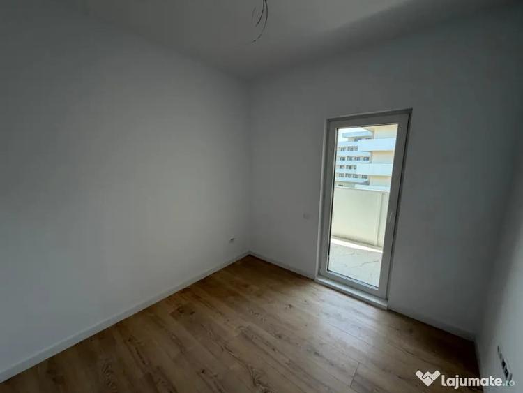 Apartament cu 3 camere semidecomandat în Florești