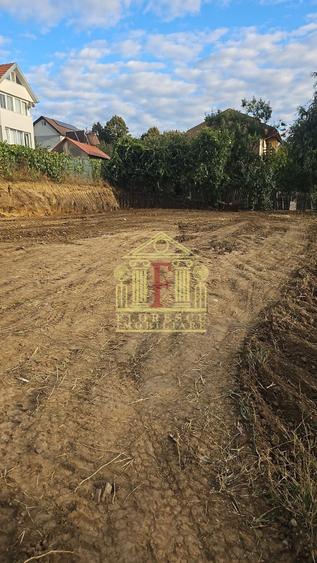Teren Construcții intravilan de 600 mp, în Bucium