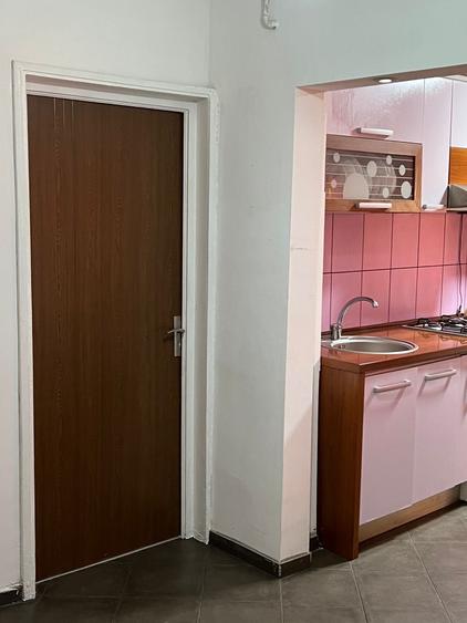 Apartament cu 4 camere decomandat în Drumul Taberei