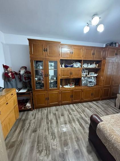 Apartament cu 2 camere decomandat în Roșia